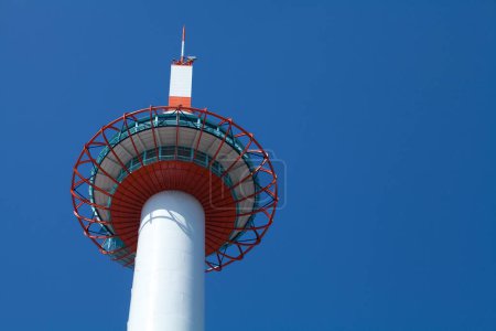 Téléchargez les photos : Kyoto Station sur ciel bleu - en image libre de droit
