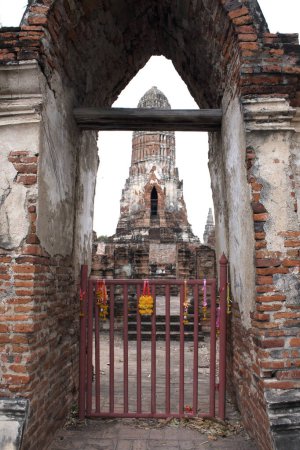 Temple de briques abandonné et ruiné, Wat Maha That, province d'Ayutthaya, Thaïlande.
