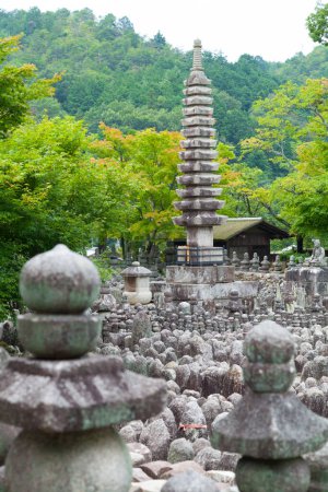 Téléchargez les photos : Tombes dans le temple d'Adashino Nenbutsuji à Kyoto - en image libre de droit