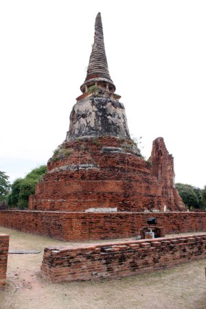 Verlassene und zerstörte Backsteintempel, Wat Maha That, Provinz Ayutthaya, Thailand.