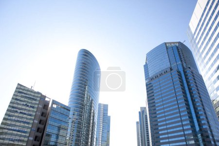 Foto de Hermosa vista moderna de la ciudad en el día soleado, fondo urbano - Imagen libre de derechos