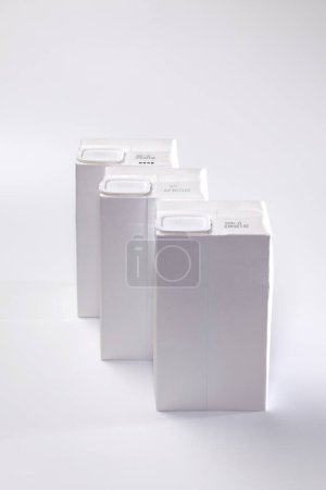 Téléchargez les photos : Contenants en plastique blanc pour recyclage - en image libre de droit
