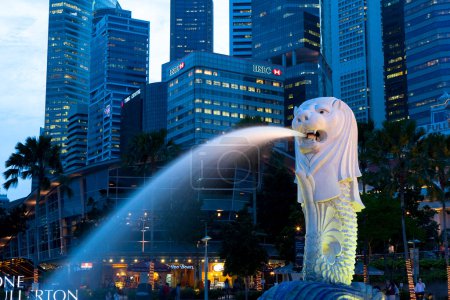 Téléchargez les photos : Fontaine en forme de lion dans la ville - en image libre de droit