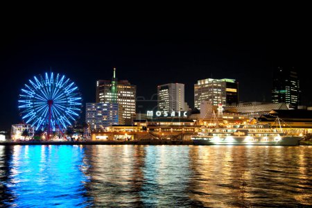 Foto de Vista moderna de la ciudad, Torre Kobe y Museo Marítimo de Kobe - Imagen libre de derechos