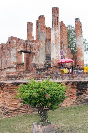 Temple de briques abandonné et ruiné, Wat Maha That, province d'Ayutthaya, Thaïlande.