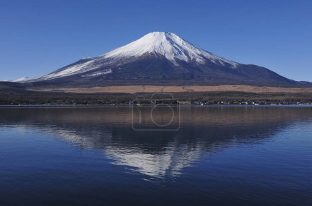 Téléchargez les photos : Montagne enneigée Fuji au Japon - en image libre de droit