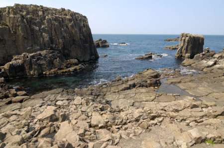 Foto de Seaside Cliffs. Acantilados de Tojinbo en el norte de la prefectura de Fukui, Japón. - Imagen libre de derechos