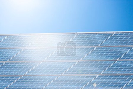 Foto de Panel solar y cielo azul - Imagen libre de derechos