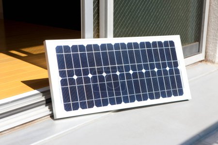 Foto de Paneles solares en el balcón - Imagen libre de derechos