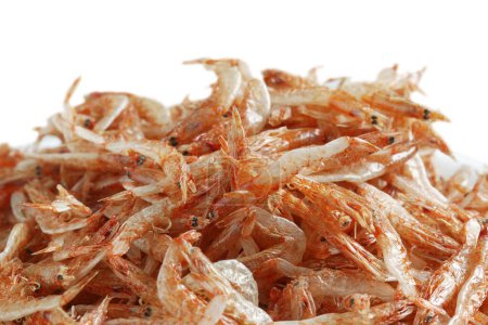 Téléchargez les photos : Pile de délicieuses crevettes sur une assiette blanche - en image libre de droit