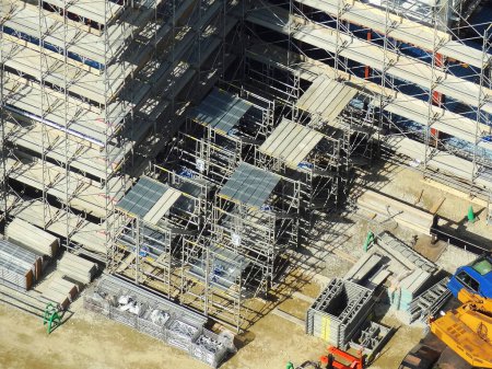 Téléchargez les photos : Vue de la structure en acier sur chantier - en image libre de droit