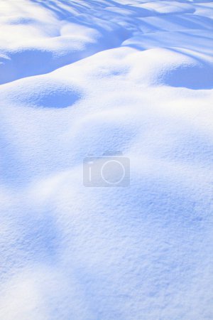 Foto de Fondo de nieve invierno. textura cubierta de nieve. - Imagen libre de derechos