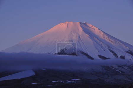 Téléchargez les photos : Montagne Fuji dans la neige, Japon - en image libre de droit