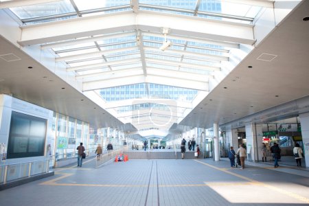 Foto de Pasajeros en la estación de tren en Tokio, Japón - Imagen libre de derechos