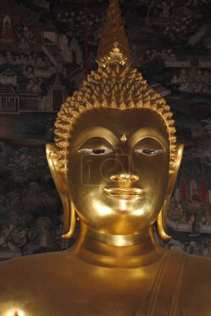 Foto de Estatuas de Buda de Oro en el Templo Wat Arun en Bangkok, Tailandia - Imagen libre de derechos