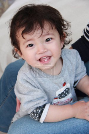 Téléchargez les photos : Portrait de mignon asiatique bébé fille - en image libre de droit