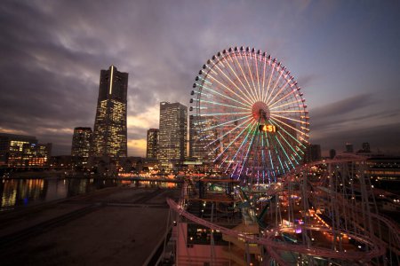 Téléchargez les photos : Ferris roue à Yokohama Cosmo World, Japon - en image libre de droit