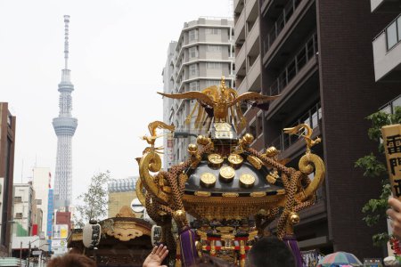 Foto de La gente participa en el festival tradicional Kanda Matsuri en Tokio, Japón - Imagen libre de derechos