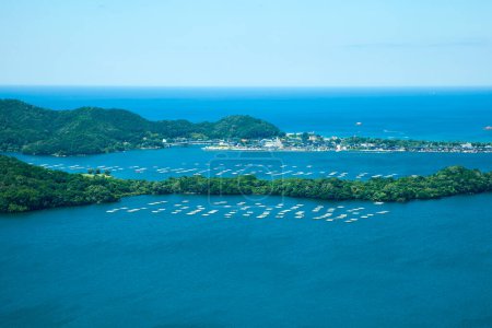 Téléchargez les photos : Belle vue aérienne sur la mer et les îles tropicales - en image libre de droit