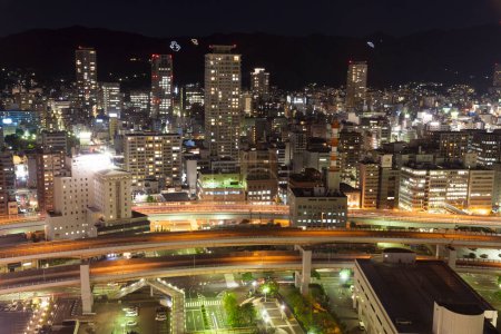 nowoczesna panorama miasta Tokio, Japonia wieczorem