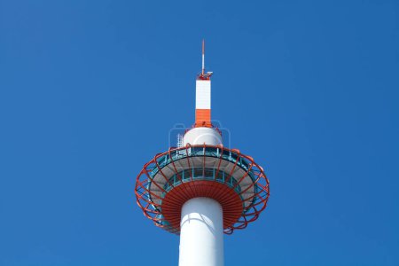 Téléchargez les photos : Kyoto Station sur ciel bleu - en image libre de droit