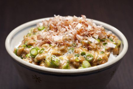 Téléchargez les photos : Asian dish in bowl close-up view - en image libre de droit