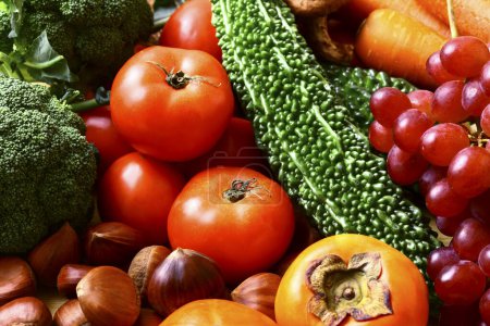 Foto de Composición con variedad de verduras y frutas - Imagen libre de derechos