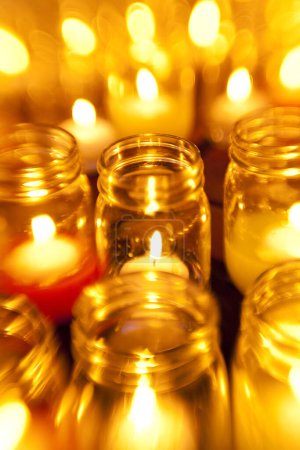 Foto de Candles with light close up background - Imagen libre de derechos