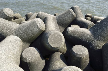 tetrapod structures, concrete pieces at the shore