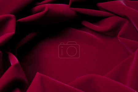 Téléchargez les photos : Tissu de soie rouge, fond satiné. - en image libre de droit