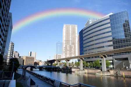 Foto de Arco iris sobre la ciudad. Tokio, Japón. - Imagen libre de derechos