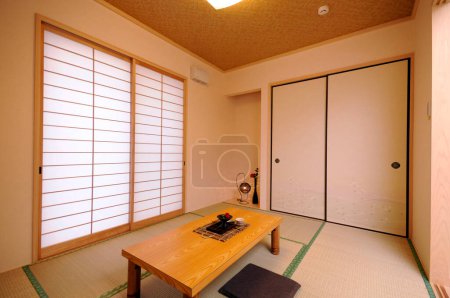 Foto de Habitación de diseño de interiores en estilo japonés - Imagen libre de derechos