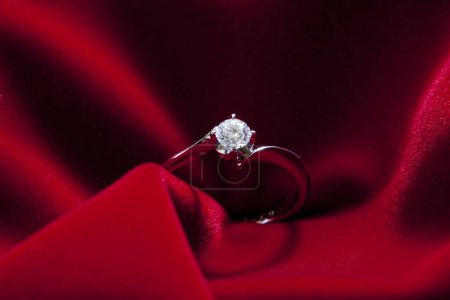 Téléchargez les photos : Bijoux en diamant, bague en diamant de luxe et bijoux de mode, gros plan - en image libre de droit