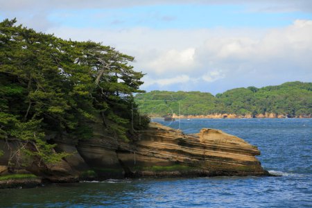 wunderschöne Landschaft von Meer und felsiger Küste. Matsushima-Inseln in der Präfektur Miyagi, Japan