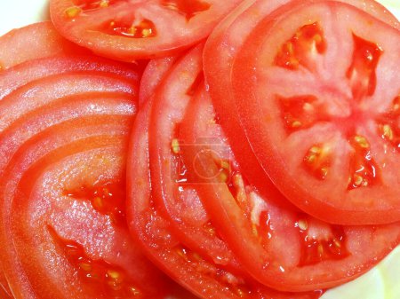 Téléchargez les photos : Tomate tranchée vue rapprochée - en image libre de droit