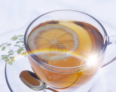 Foto de Taza de té con limón y menta - Imagen libre de derechos