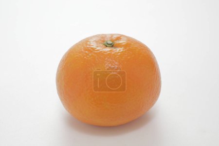 Téléchargez les photos : Orange mûr isolé sur fond blanc - en image libre de droit