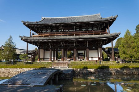 Téléchargez les photos : Sammon Gate pont entrée du Temple Tofukuji à Kyoto Japon - en image libre de droit