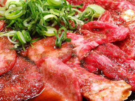 Téléchargez les photos : Barbecue de bœuf aux herbes, nourriture japonaise - en image libre de droit