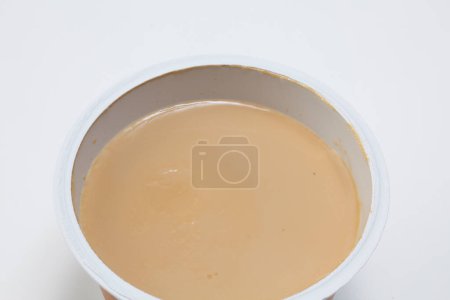 Téléchargez les photos : Crème fouettée au café sur fond, gros plan - en image libre de droit