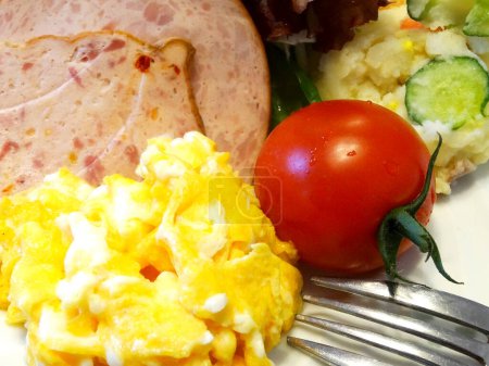 Téléchargez les photos : Petit déjeuner avec bacon et œufs - en image libre de droit