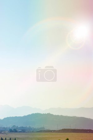 Téléchargez les photos : Beau paysage des montagnes et soleil éclatant - en image libre de droit