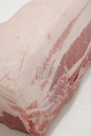 Téléchargez les photos : Porc cru frais sur fond, gros plan - en image libre de droit