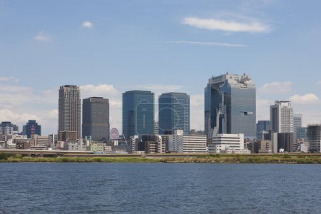 Téléchargez les photos : Beau paysage urbain de la ville d'Osaka, Japon - en image libre de droit