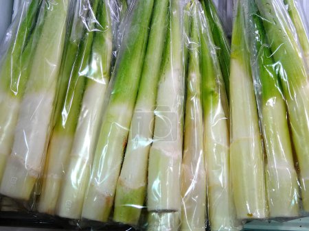 Téléchargez les photos : Légumes frais sur le marché - en image libre de droit