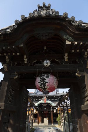 Foto de Impresionante vista de un antiguo y pintoresco santuario japonés - Imagen libre de derechos