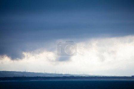 Téléchargez les photos : Ciel orageux sur la mer - en image libre de droit