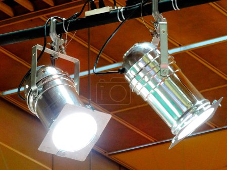 Téléchargez les photos : Lampe moderne pour éclairage de plafond - en image libre de droit