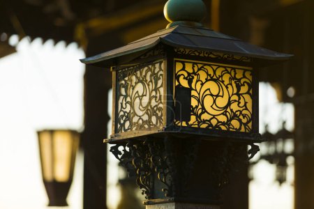 Foto de Primer plano de la lámpara retro en el parque - Imagen libre de derechos