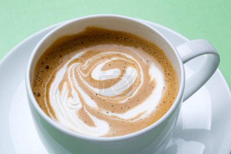 Foto de Taza de café con leche y espuma - Imagen libre de derechos